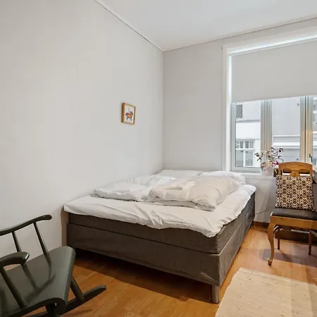 Spacious & Cozy Hideaway With Central Location Apartment