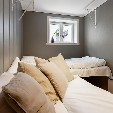 Spacious & Cozy Hideaway With Central Location Apartment *