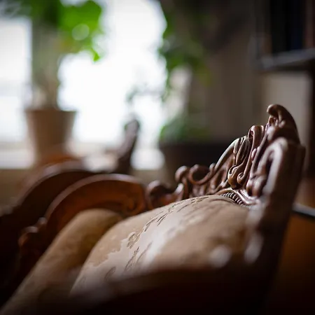 Spacious & Cozy Hideaway With Location Leilighet *