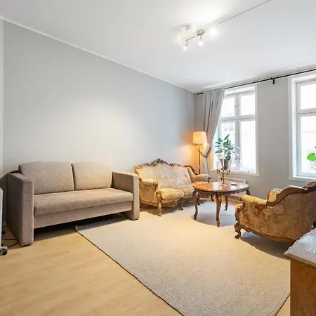 Spacious & Cozy Hideaway With Location Leilighet