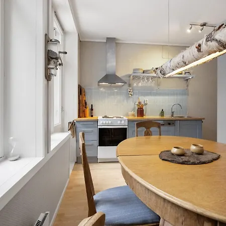 Spacious & Cozy Hideaway With Central Location *