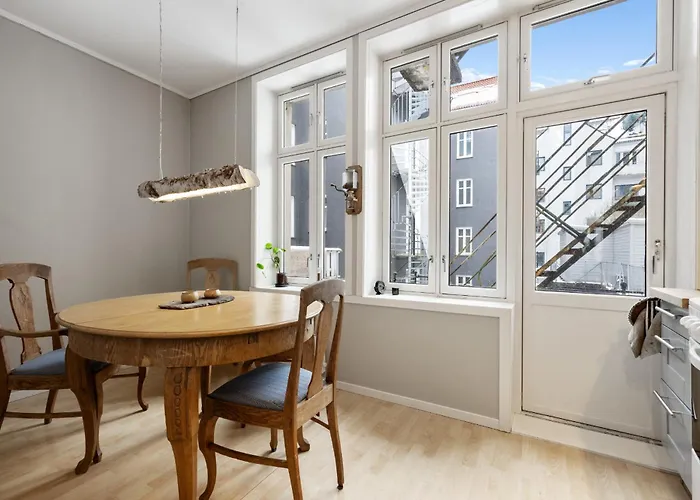 Spacious & Cozy Hideaway With Location 베르겐