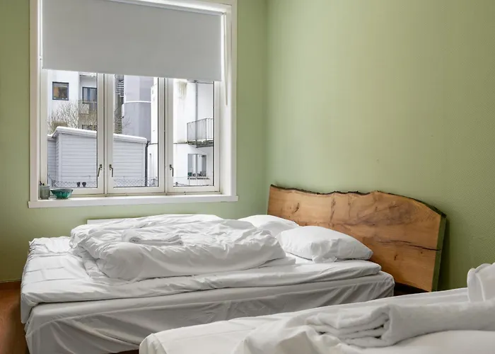 Spacious & Cozy Hideaway With Location 아파트 *