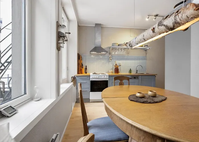 Spacious & Cozy Hideaway With Location *